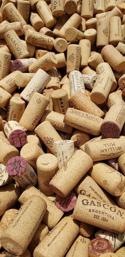 500 hand pulled red and white wine corks.  All Natural