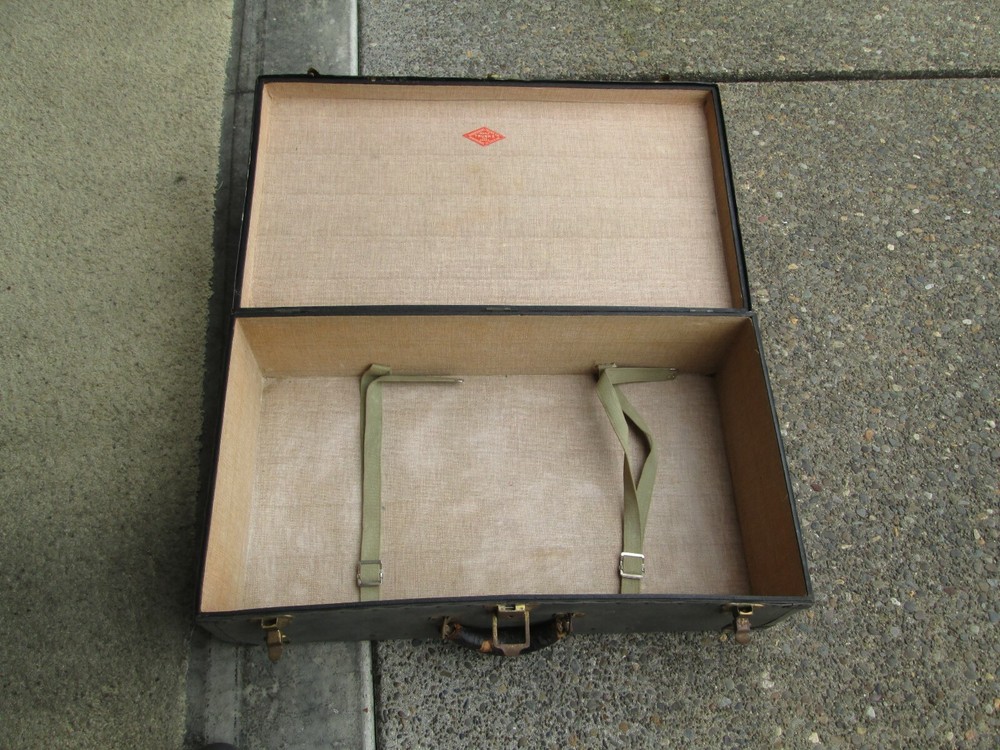 Herkert & Meisel Suitcase or Salesman display case
