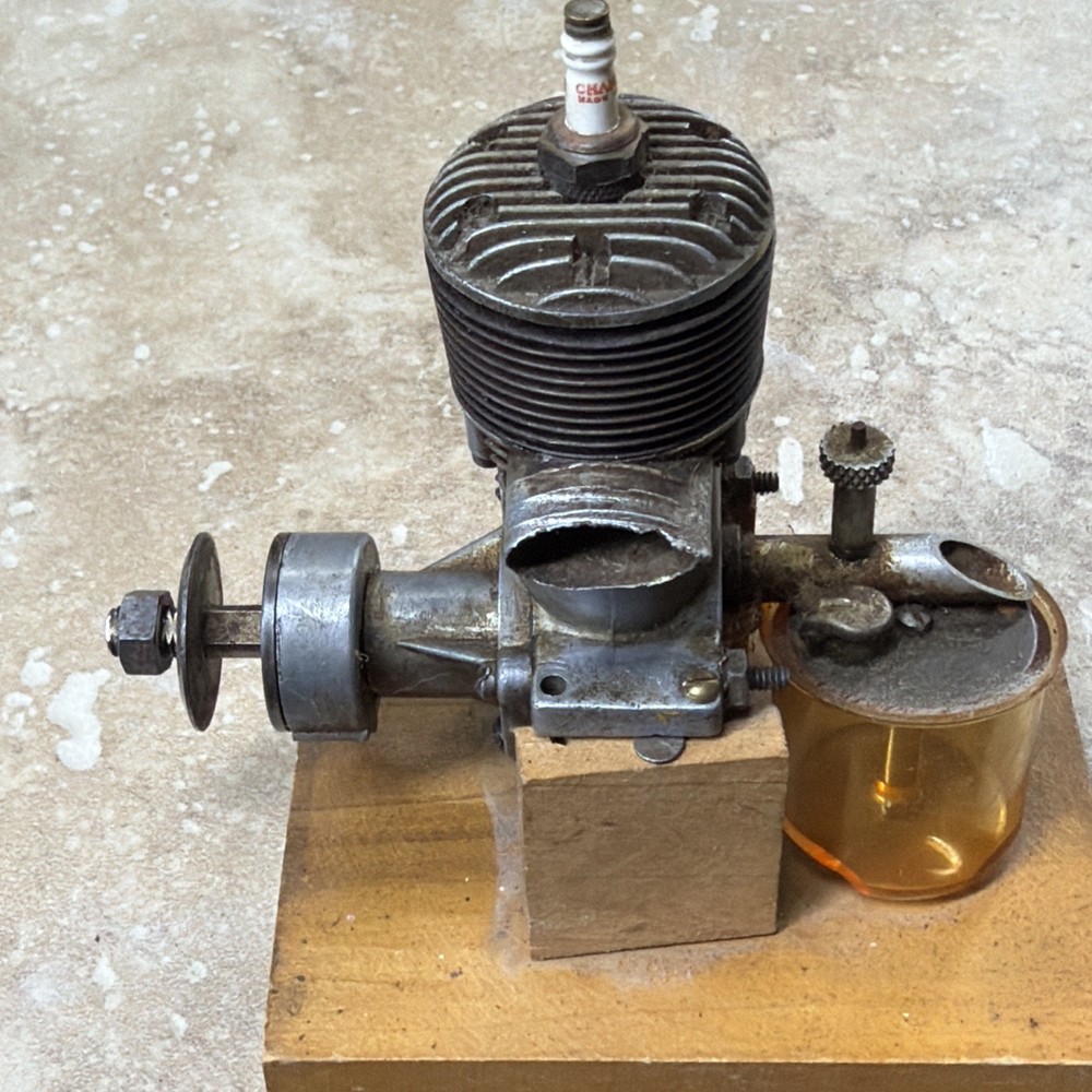 1942 FORESTER 19 (2 STROKE) GLOW MODEL AIRPLANE ENGINE