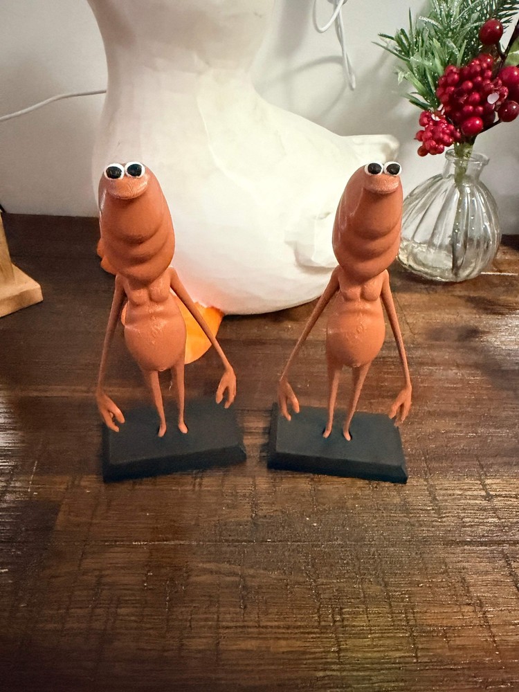 🐛 Marcus the Worm – Figurine - With Stand (Regular Size)