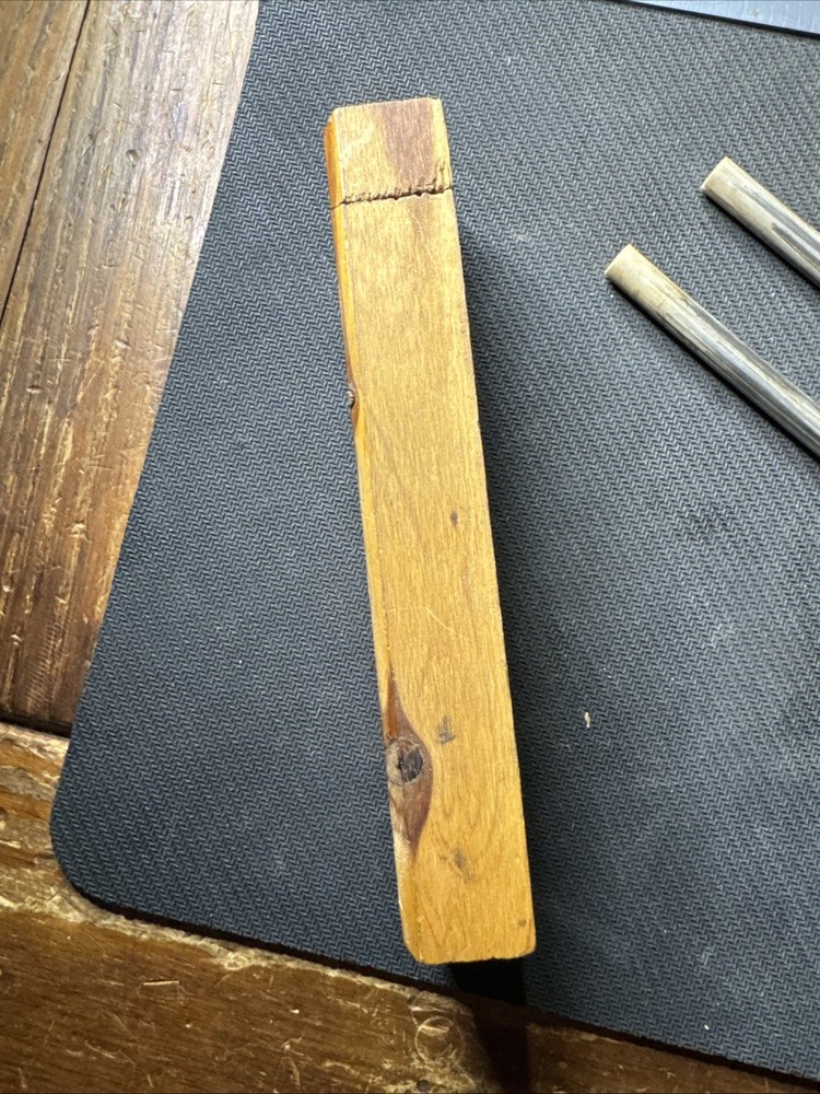 VTG Smith’s Sharpening Sticks Cedar Wooden Container 5.75”
