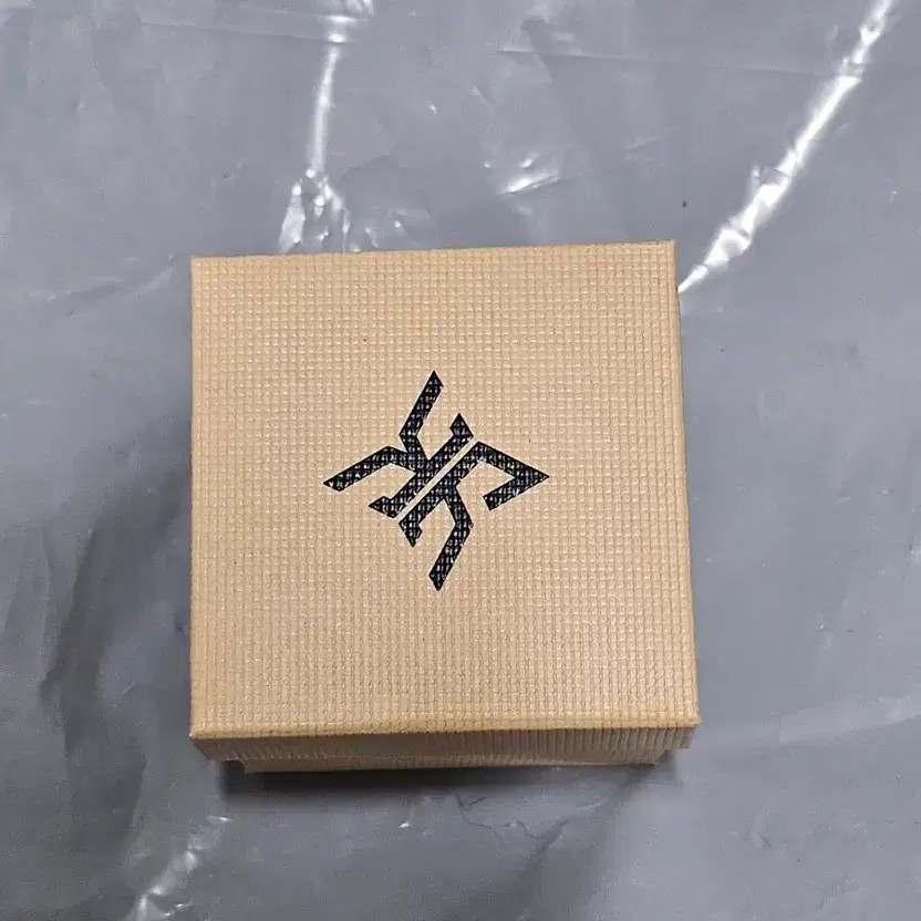 Young Key Official Goods Ring with Box