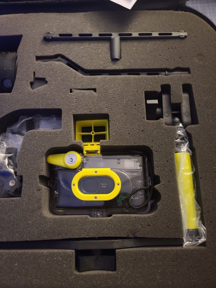 Bonica Underwater Camera in Case with Strobe light and accessories. Never Used!!