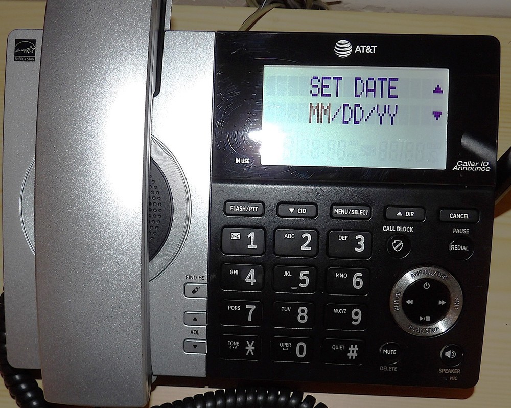 AT&T CORDED/CORDLESS ANSWERING SYSTEM
