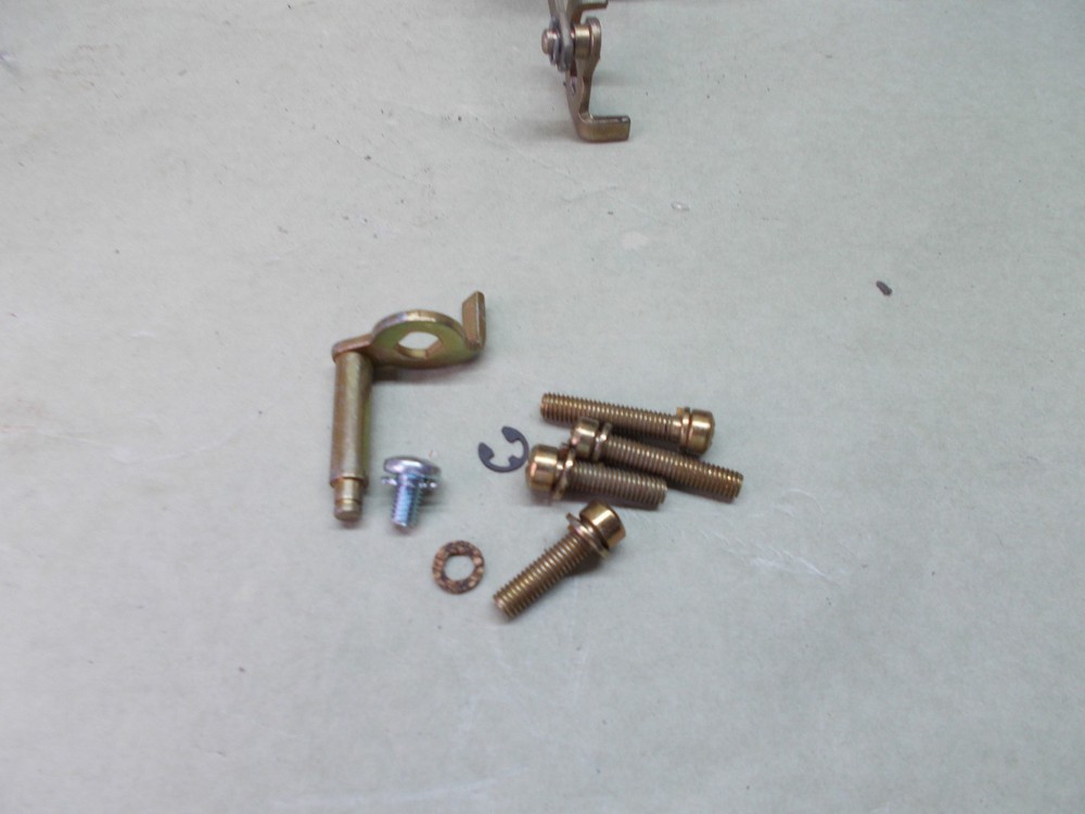 Holley  Six pack Secondary Diaphragm Shaft Lever / Hardware