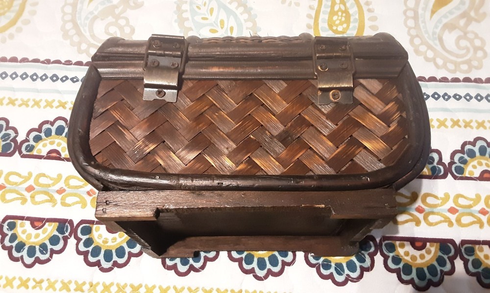 VINTAGE SMALL WOODEN CHEST