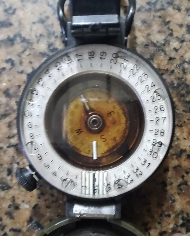 🗽VINTAGE MILITARY STYLE COMPASS