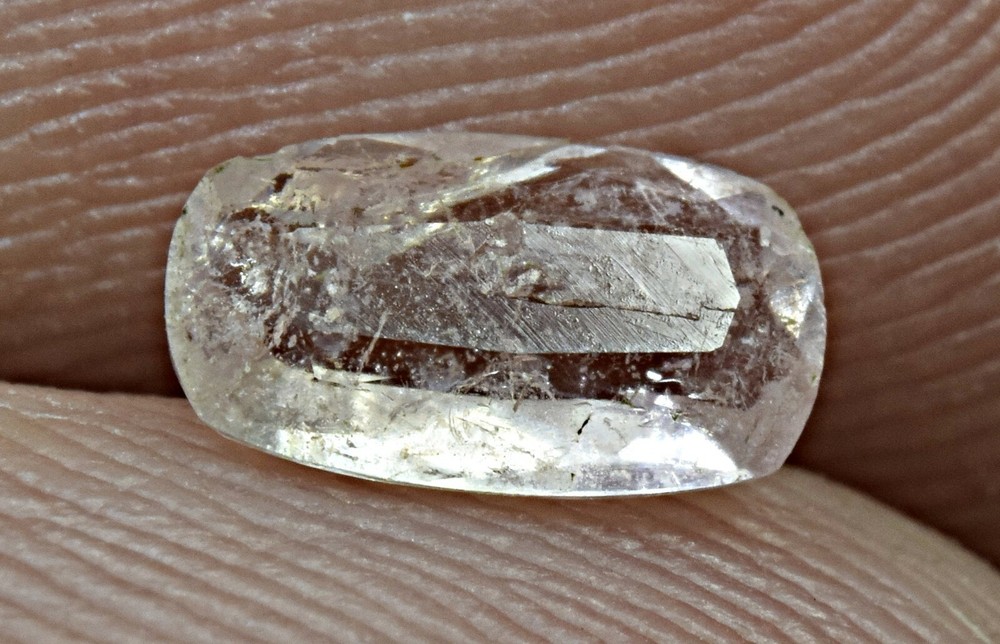 0.30 CARAT FLUORESCENT PHOSPHORESCENT SHARP TENEBRESCENT FACETED HACKMANITE