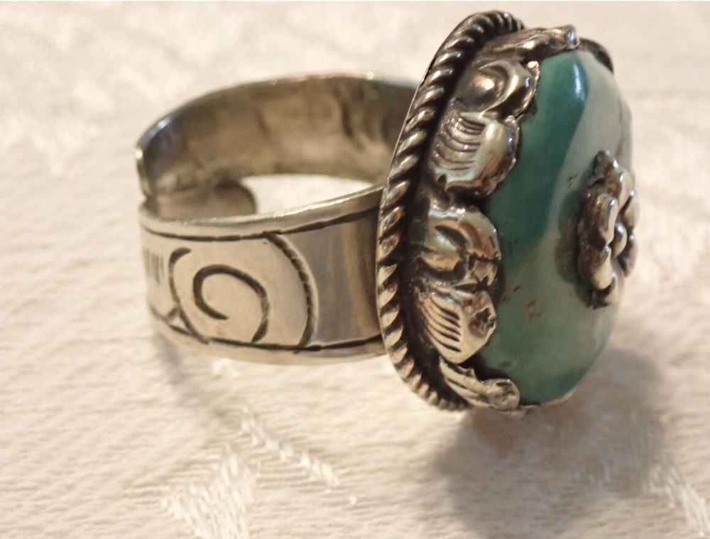 Turquoise Ring adjustable in Tibetan design