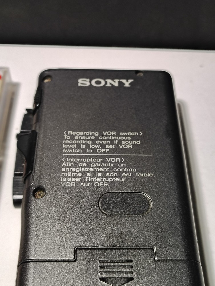 Sony M-529V MicroCassette Corder Recorder VOR Handheld Cassettes Powers On Read