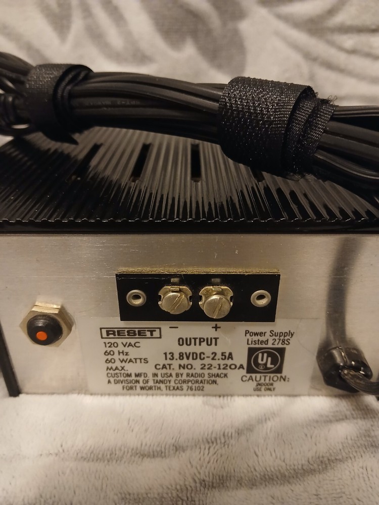 Micronta Regulated 12 Volt Power Supply #22-124 13.8VDC-2.5A Tested