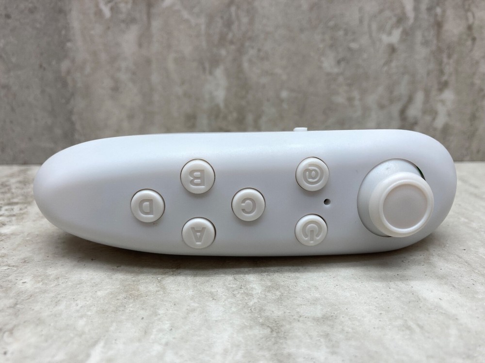 Virtural Reality 3D VR Headset. by Total Vision Comes with Remote