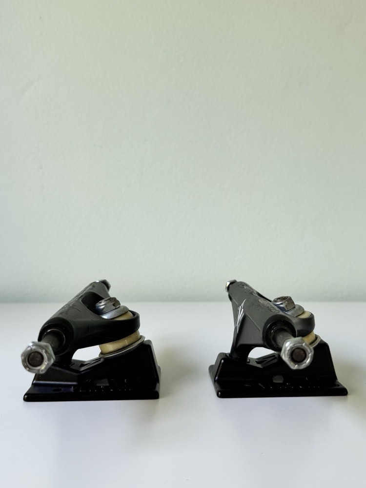 Skateboard Trucks - Venture 5.2