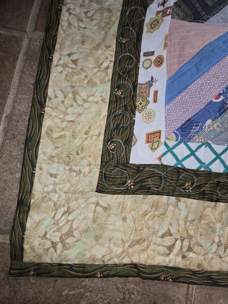 QUILT. 78X96. MACHINE QUILTED. 100 DIFFERENT PATTERNS