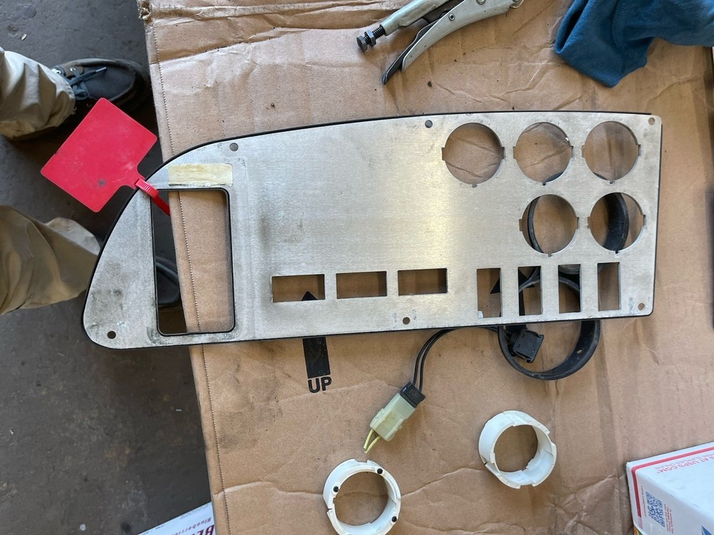 PETERBILT DASH PANEL 17 05006M105