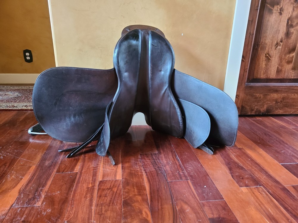 Shively MMX Cut-Back Show Saddle 22”