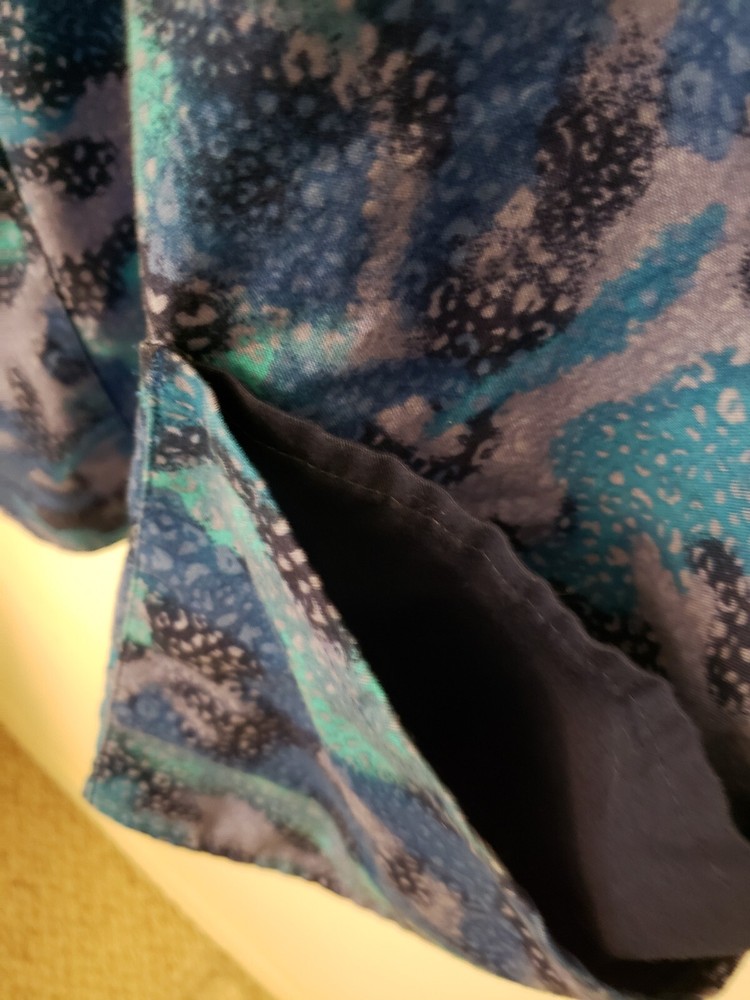 U A Scrubs Scrub Top M Blue Front Pockets Open Neck