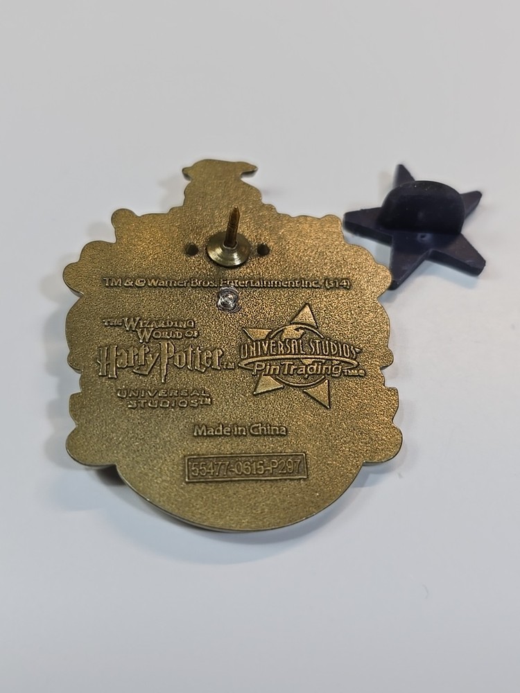 Harry Potter Universal Studios Lapel Pin Hufflepuff Crest
