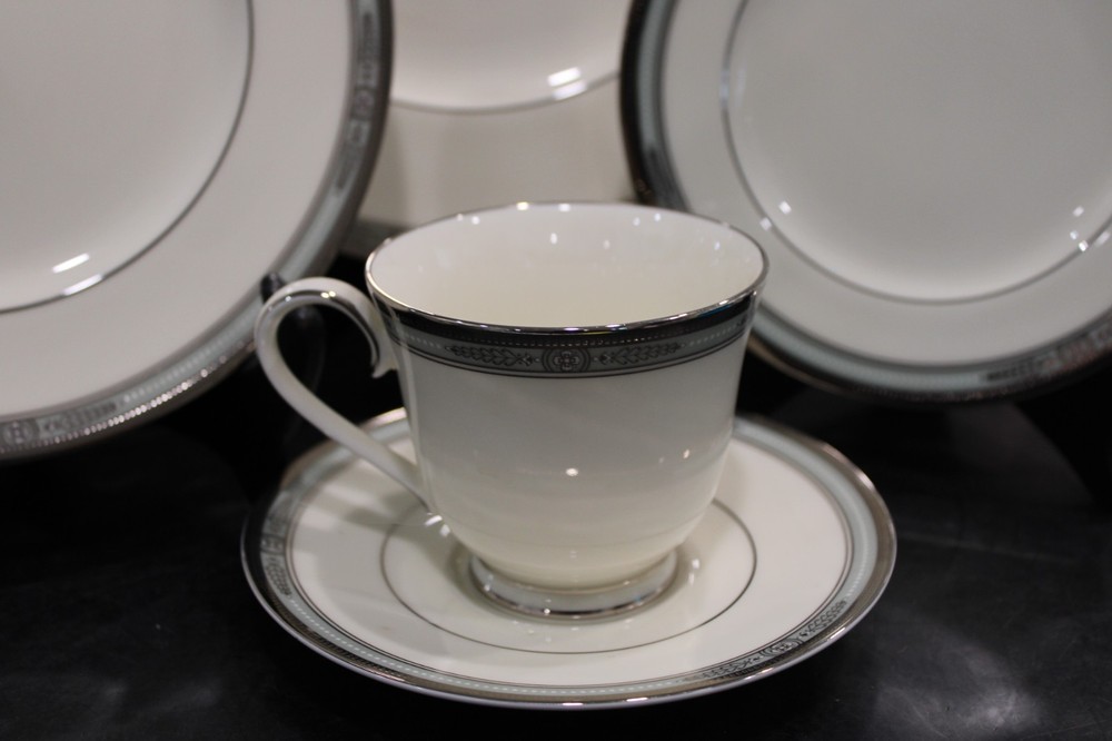 Noritake Fullerton 4 - 5 Pieces Setting 20 Pieces