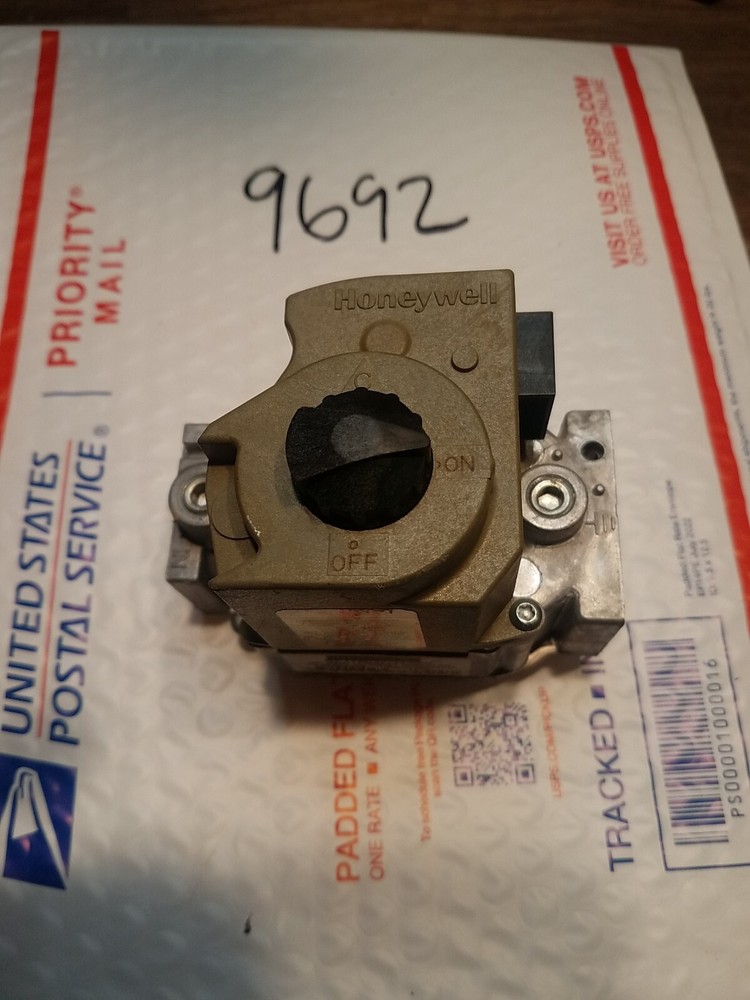 USED VR8205S2353 EF32CB190 Natural Has Furnace Valve