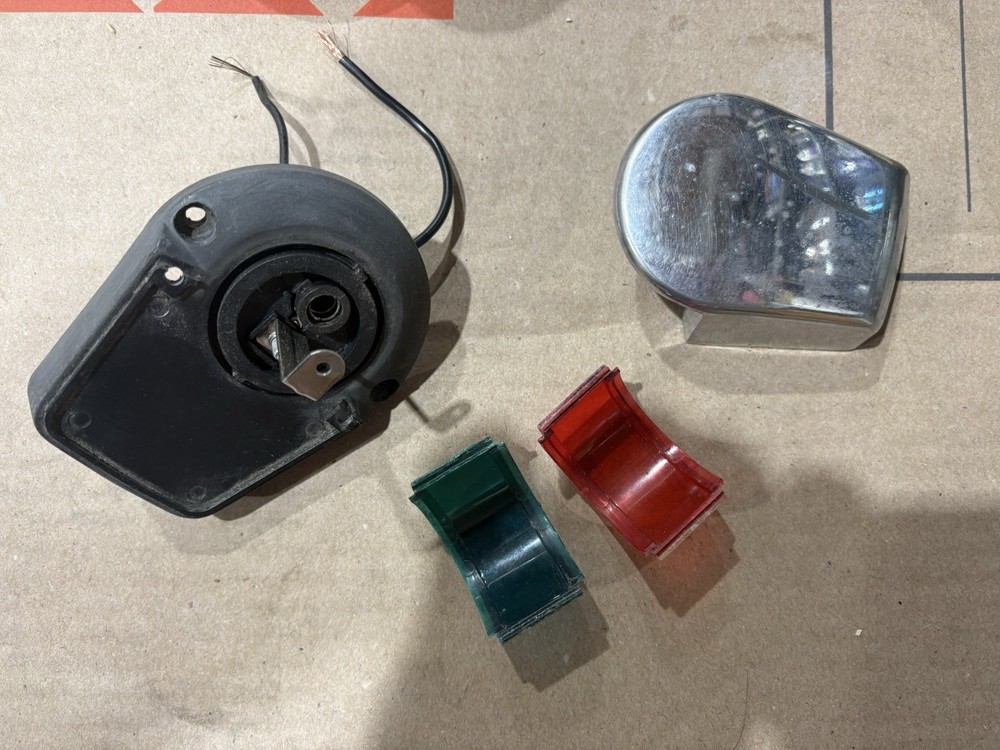 bow navigation light red green