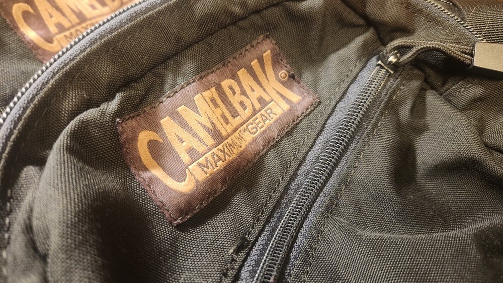 Camelbak Maximum Gear Transformer Black Hydration Backpack Cover w Bladder 64oz