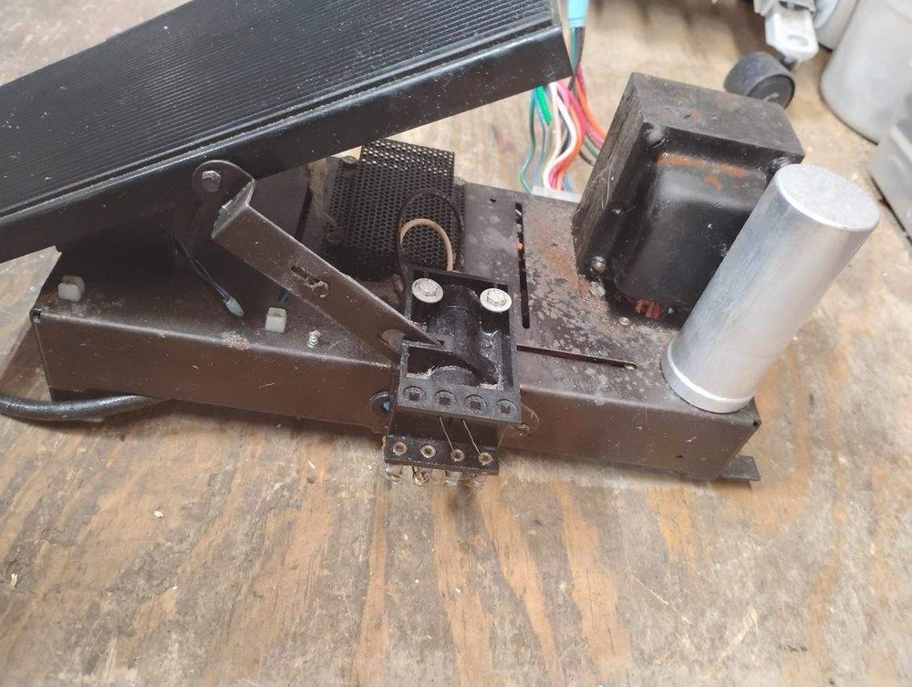 Vintage Organ Volume Expression Pedal + Amplifier MAKE OFFER!