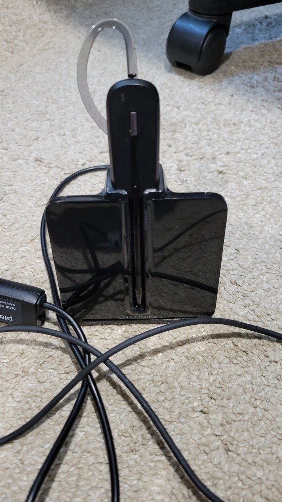 Plantronics C054 Wireless Earpiece Headset Microphone with Charging Base H10