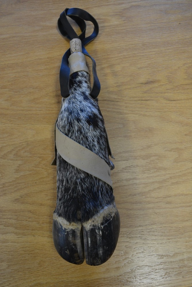 QUIRKY WINE BOTTLE HOLDER