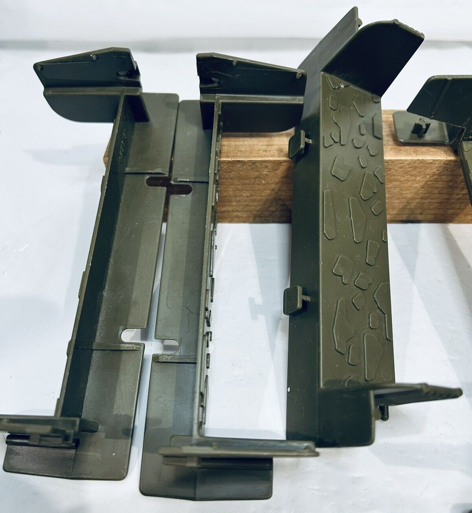30 Pieces of Green Stomper Track