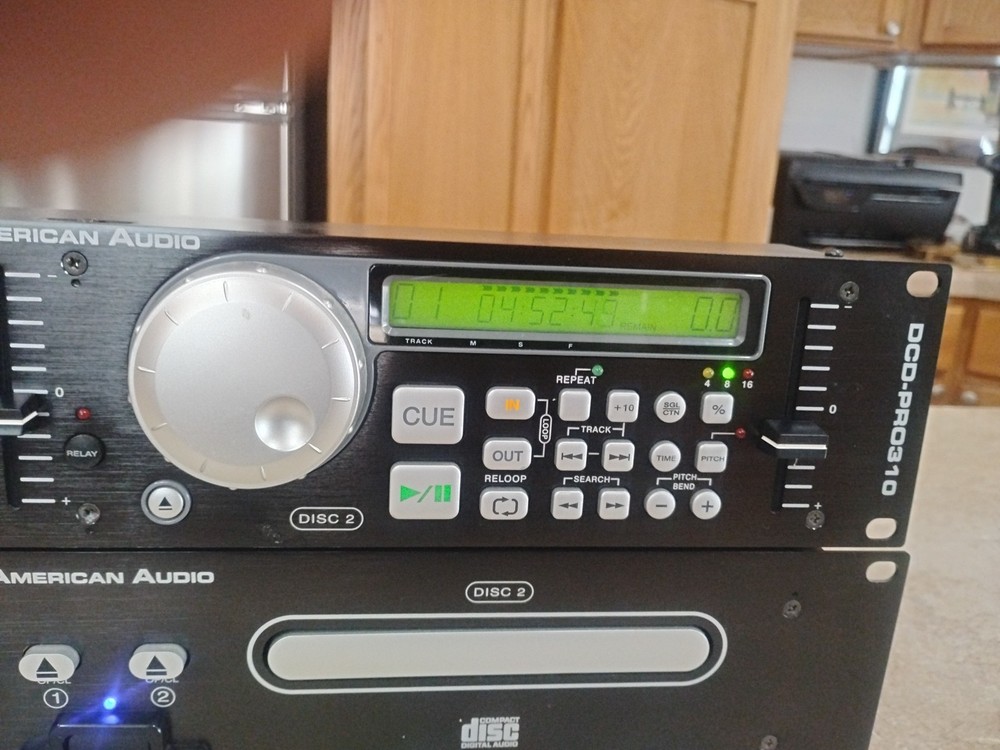 American Audio dcd-pro310 Professional Dj Controller & Dual Cd Player + Cable