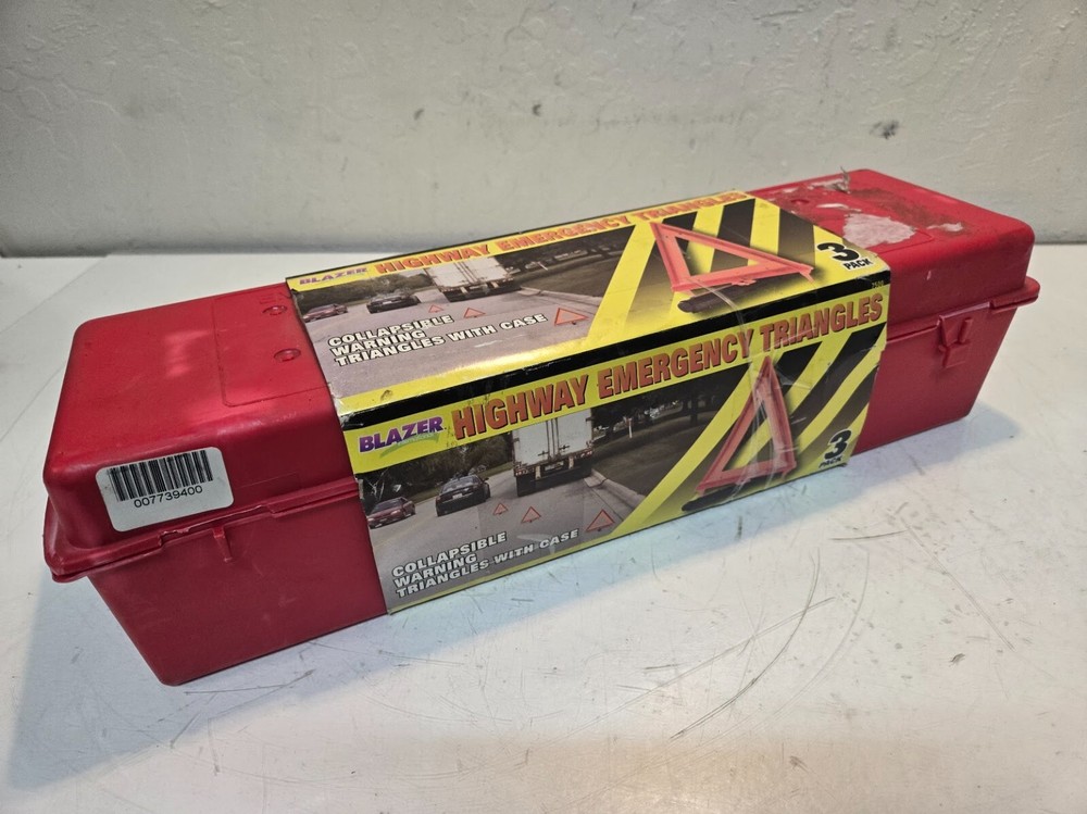Blazer International Highway Emergency Triangles 7500 3-Pack 007739400