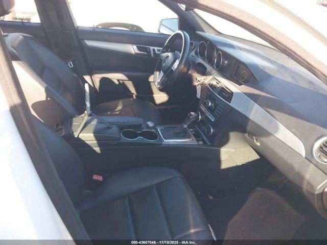 C220 2013 Glove Box 4964459