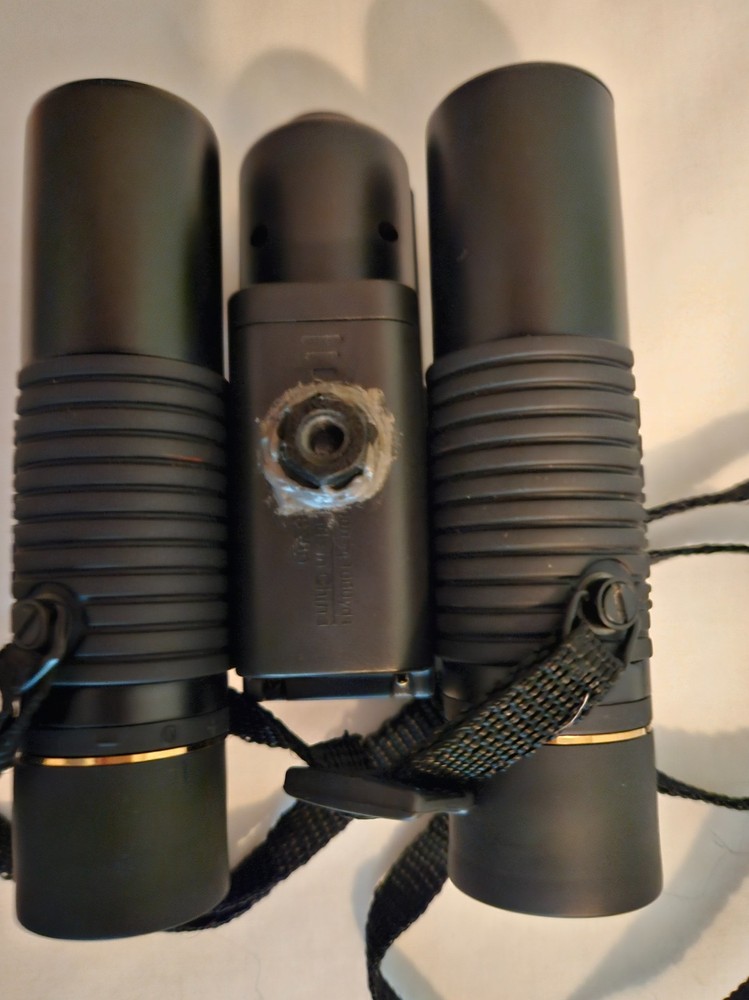 Bushnell ImageView Binoculars with Digital Camera, Model 11-8200, Plug and Play