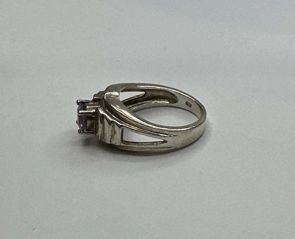 Vintage 925 Sterling Silver Light Purple Stone Ring / Size 7.25