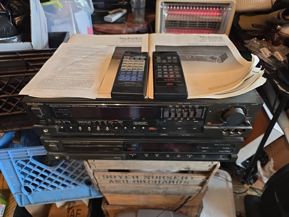 Technics stereo and cd  player Both woods remotes and instructions