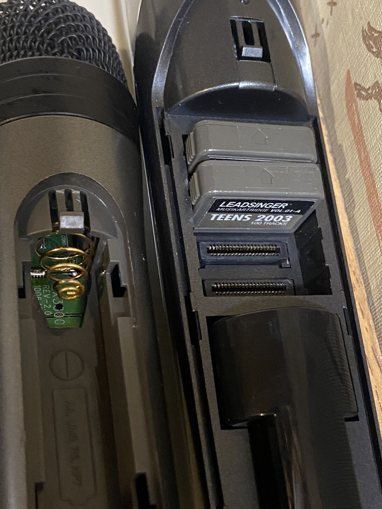 Leadsinger Karaoke Microphone + Original Second Mic And Cables