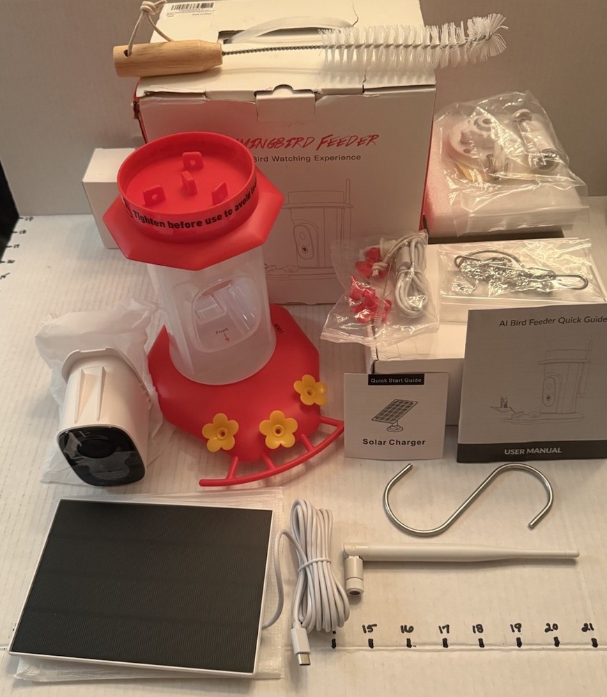 Hummingbird Feeder with Camera