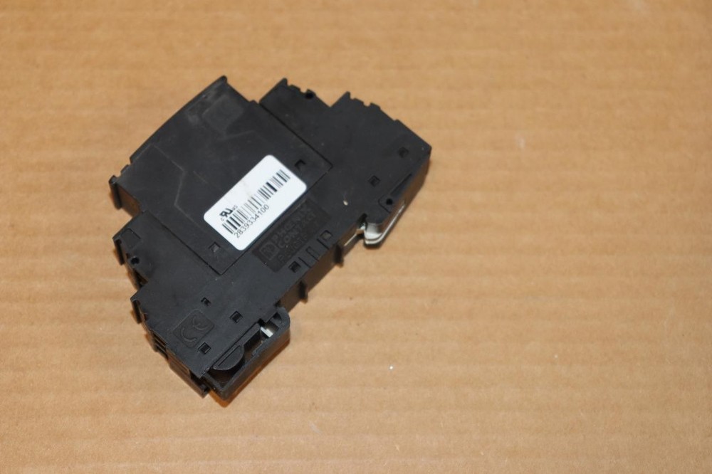 One Phoenix Contact Plugtrab Module PT 2-PE/S 120AC-ST 150VAC 26A GN#49/50