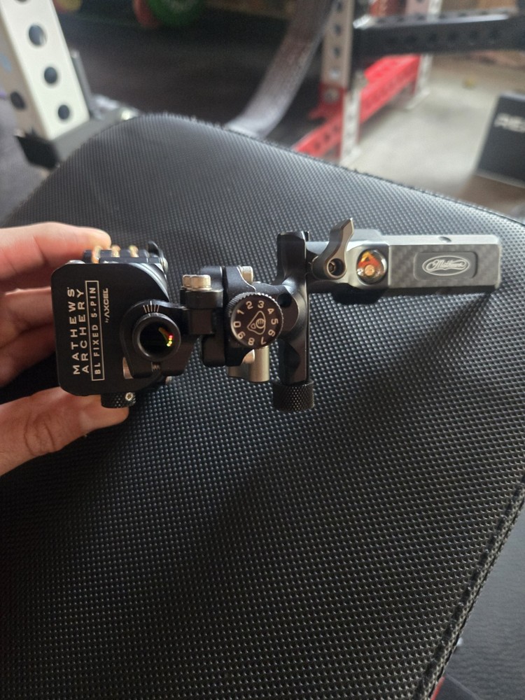 Left hand Mathews Bridge-Lock Fixed 5-Pin Sight