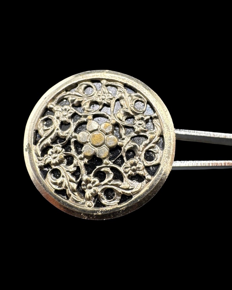 Antique Brass Ivy Paris Button