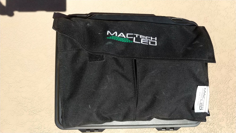 MACTECH LED NOTEBOOK Compact 8x Bulb Light w/Diffusion / Pelican Box