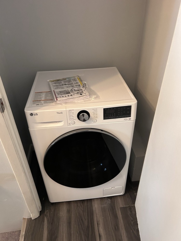 LG ThinQ Front-Loading Combination Washer/Dryer White Freestanding Side-by-Side