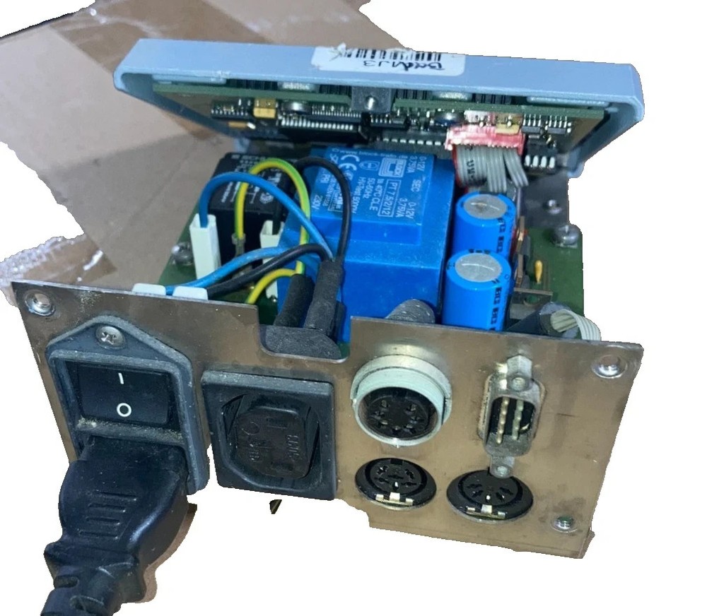 Vacuubrand CVC 2000 II Vacuum Controller (Powers On, “Err”) – Missing Cover
