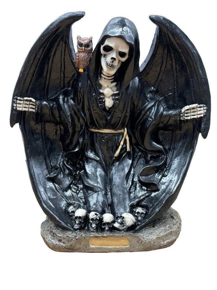 Santa Muerte Hincada- Curada - Negra