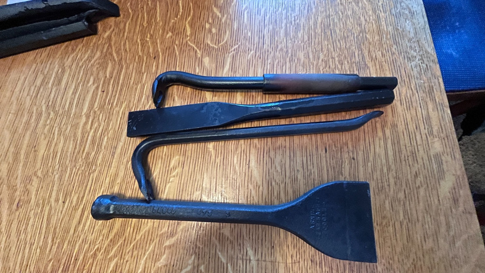 VINTAGE DASCO 473 COLD CHISEL AND THREE OTHER TOOLS
