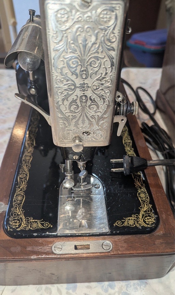 Vintage Singer Sewing Machine With Leg Power Control Runs Smoothly