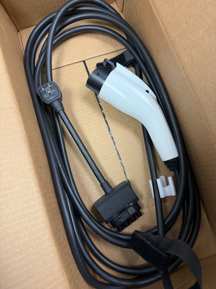 Ultium GM Charging Cord Model EVSE-CSSS56600012-1002 Includes 1 ADAPTER