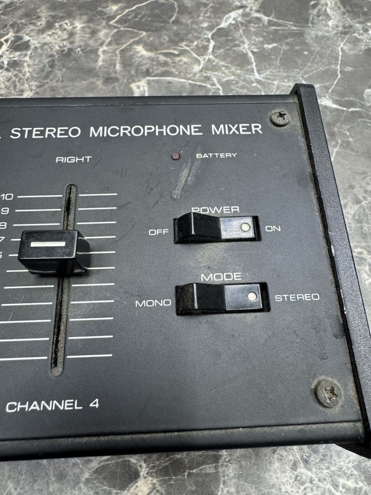 REALISTIC 4 CHANNEL STEREO MICROPHONE MIXER