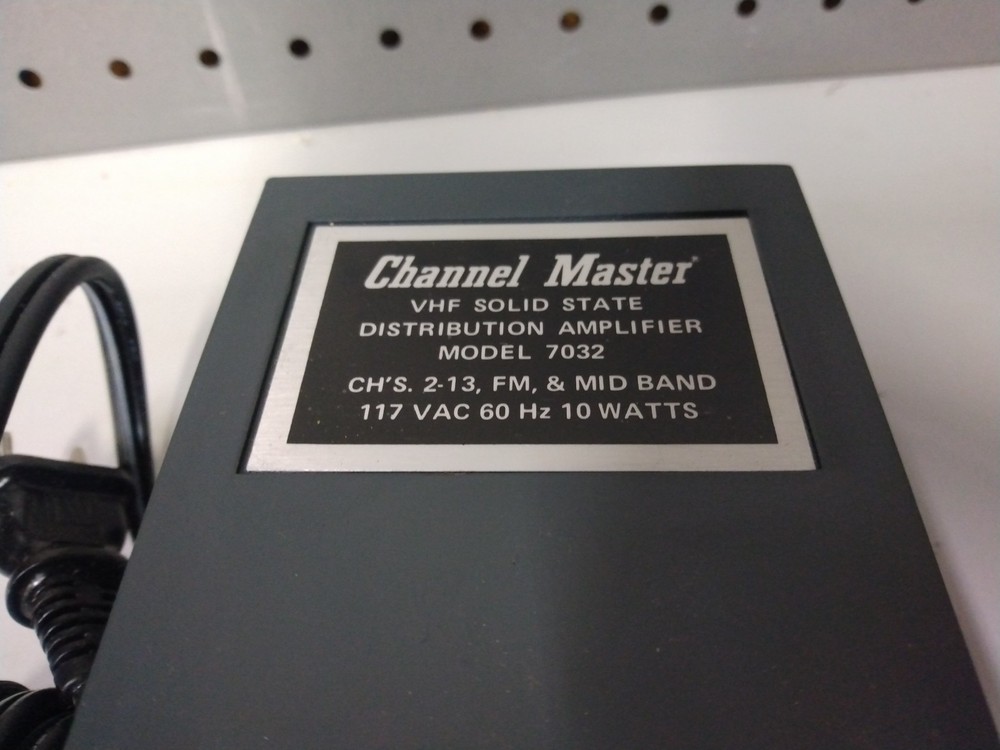 Vtg Channel Master MATV VHF Solid State Distribution Amplifier 30 dB Gain
